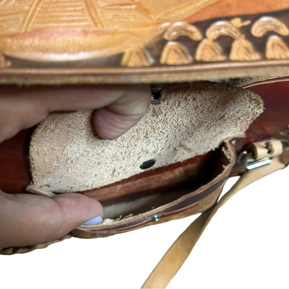 Vintage Mexican Hand Tooled Leather Crossbody Bag - Picture 10 of 11